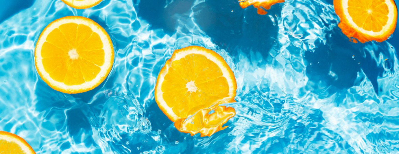Jak vitamin C ovlivňuje kvalitu vody v bazénu?