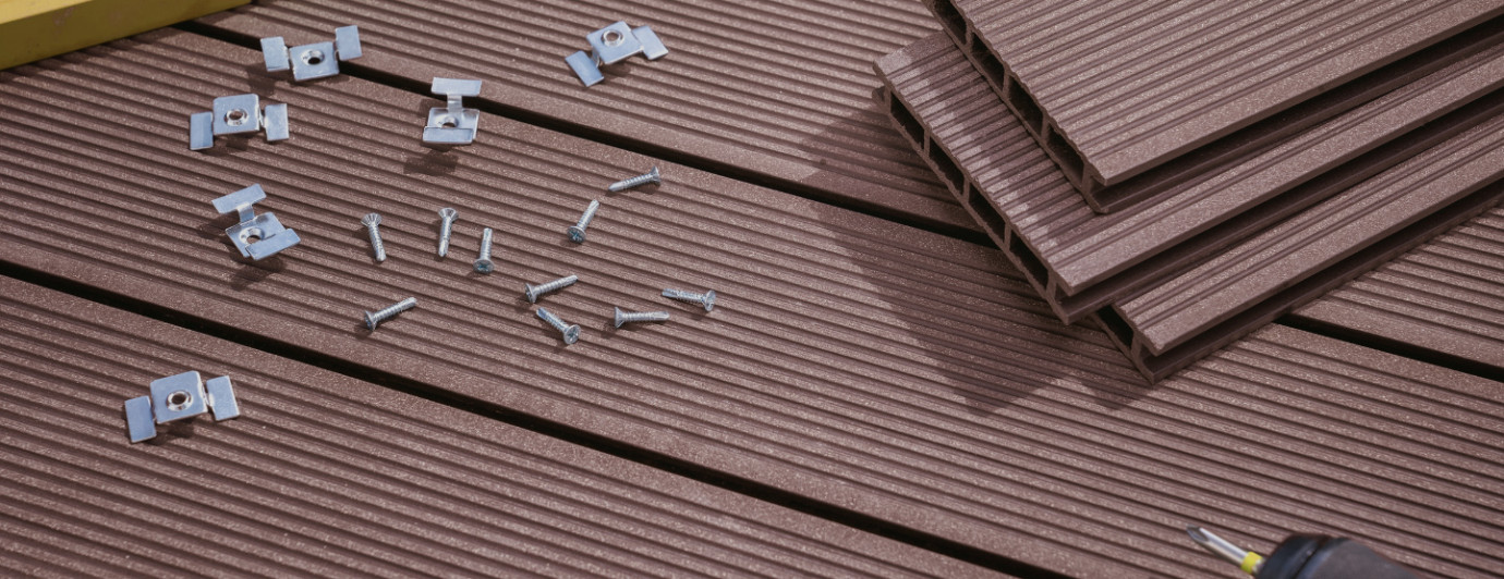 Jak vybrat nejlepší prkna na balkon? Cena, instalace a údržba