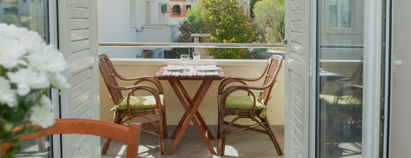 Stylový balkon v panelovém bytě: jaké designové styly stojí za pozornost?
