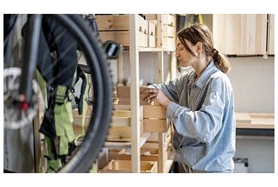 Skladování v garáži - skříně, boxy a police