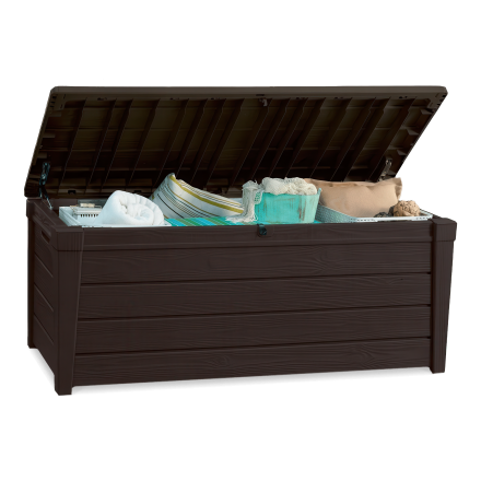 Hnědý zahradní úložný box Keter BRIGHTWOOD 455 l s otevřeným víkem a uloženými polštáři a doplňky