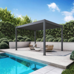 Antracitová hliníková pergola Gutroof ELEGANCE 3x4 m s otočnými lamelami na dřevěné terase u bazénu s venkovním sezením