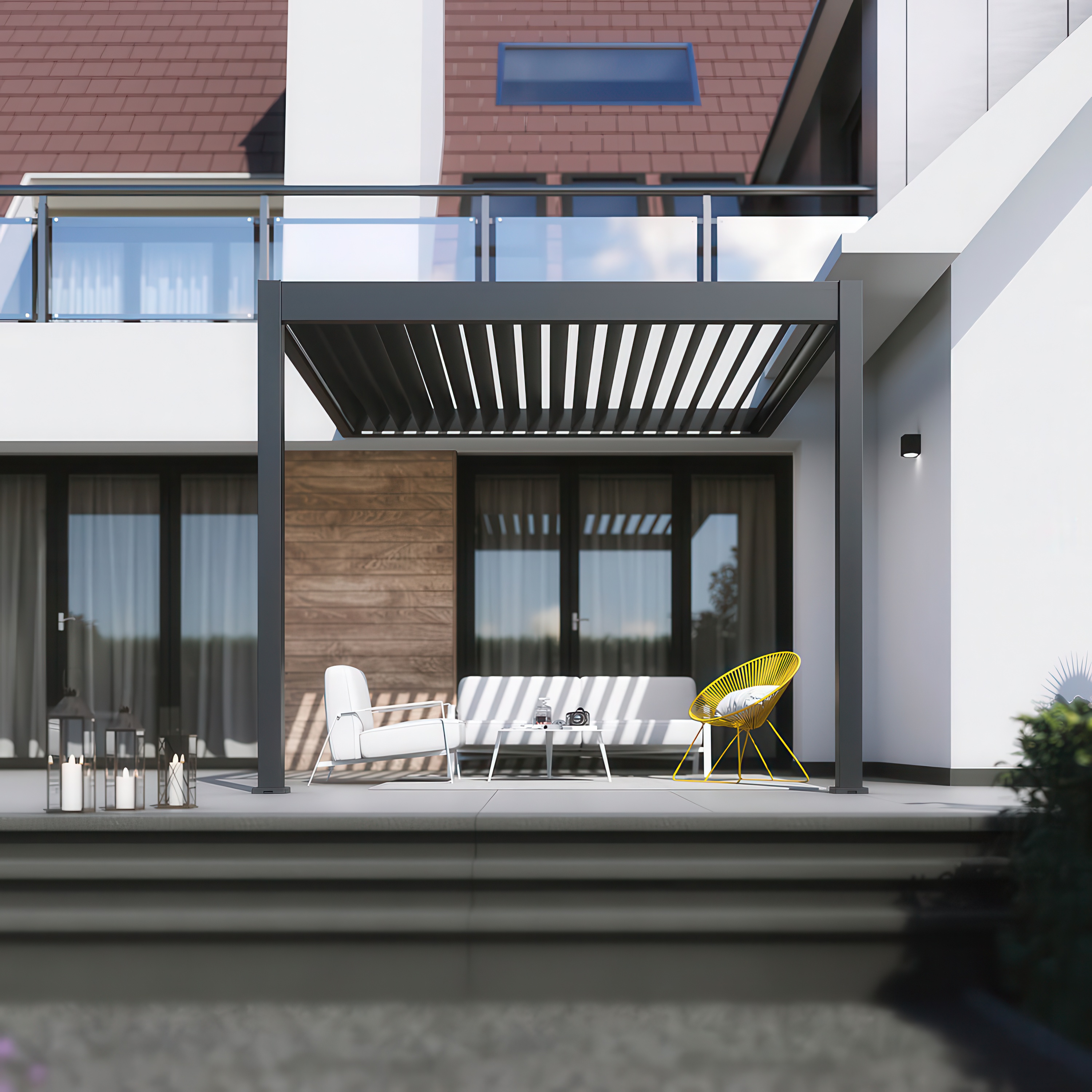 Antracitová hliníková pergola ke zdi Gutroof ELEGANCE WALL 3x3 m instalovaná na terase moderního rodinného domu