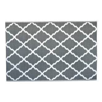 Balkonový koberec Middle Gray 160x230cm MOODME v šedé barvě s bílým geometrickým vzorem z nadhledu
