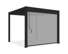 Antracitová roleta Gutroof pro pergoly ELEGANCE/DELUXE/FUSION 3m s ovládací klikou instalovaná v konstrukci pergoly