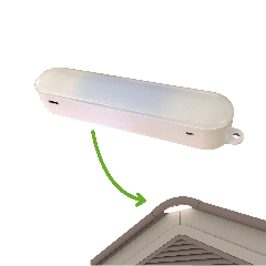 Magnetická LED lampa s pohybovým senzorem Hardmaister znázorněná s ukázkou montáže na střešní konstrukci