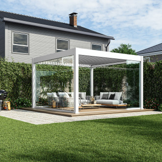Posuvný skleněný panel pro pergoly ELEGANCE/DELUXE/FUSION 4m White v bílém rámu instalovaný v luxusní zahradní pergole