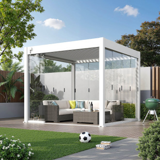 Posuvný skleněný panel pro pergolu ELEGANCE/DELUXE/FUSION 3m White v zahradní instalaci s posezením