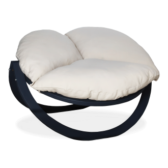 kremowy fotel drewniany do ogrodu