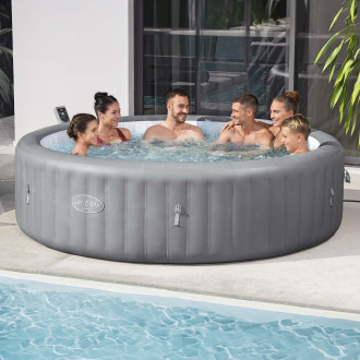 Šedá kulatá vířivka LAY-Z-SPA® HAWAII SMART AIRJET™ pro 6-8 osob s lidmi uvnitř na terase u bazénu