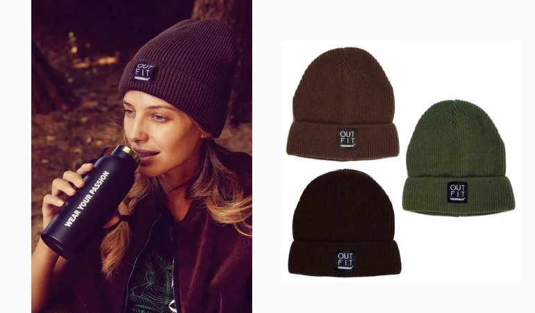 žena pij&iacute;c&iacute; vodu z lahve oblečen&aacute; v hněd&eacute; čepici Verdemax Beanie