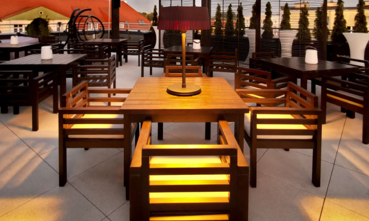 s&aacute;lav&yacute; ohř&iacute;vač stoln&iacute; lampa