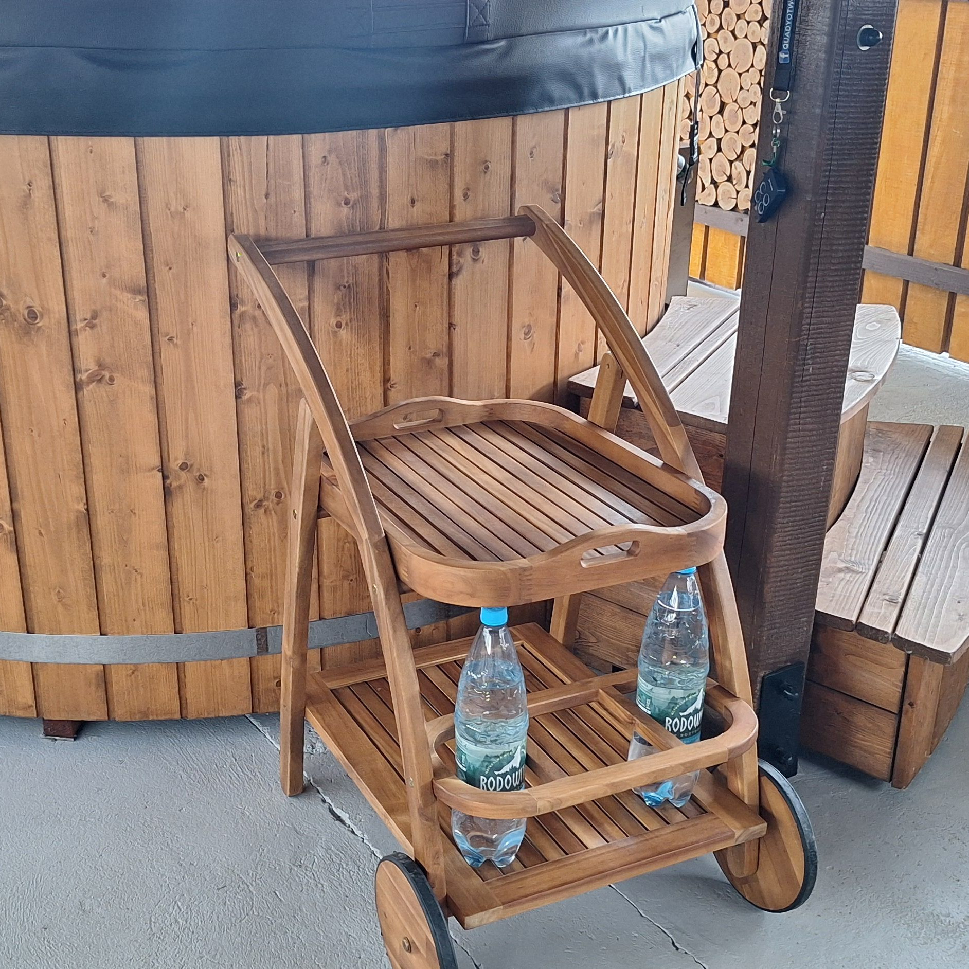 Dřevěný zahradní bar Bjørkka AKADIA z akácie fotografie realizace 2