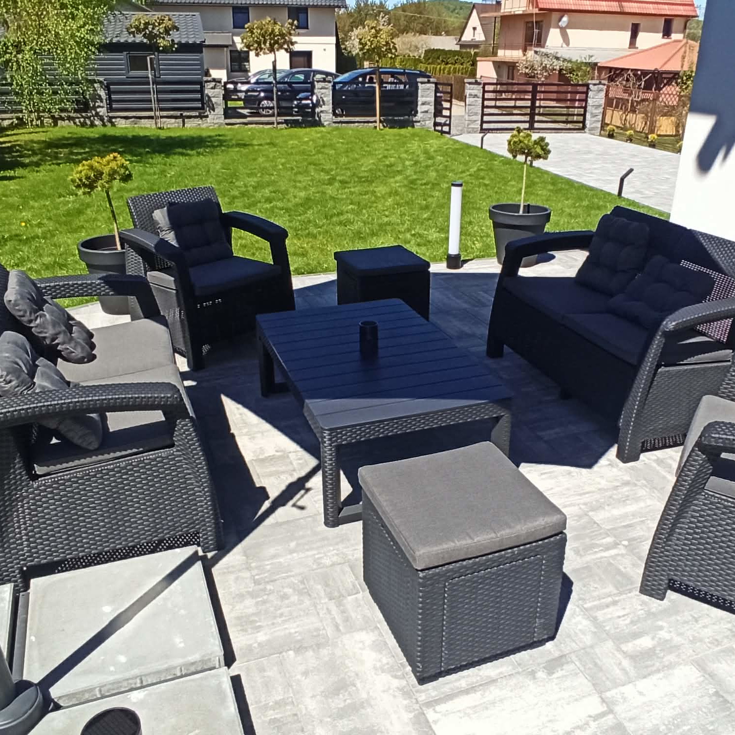 Zahradní set Keter Corfu Fiesta II pro 6 osob, grafit fotografie realizace 3