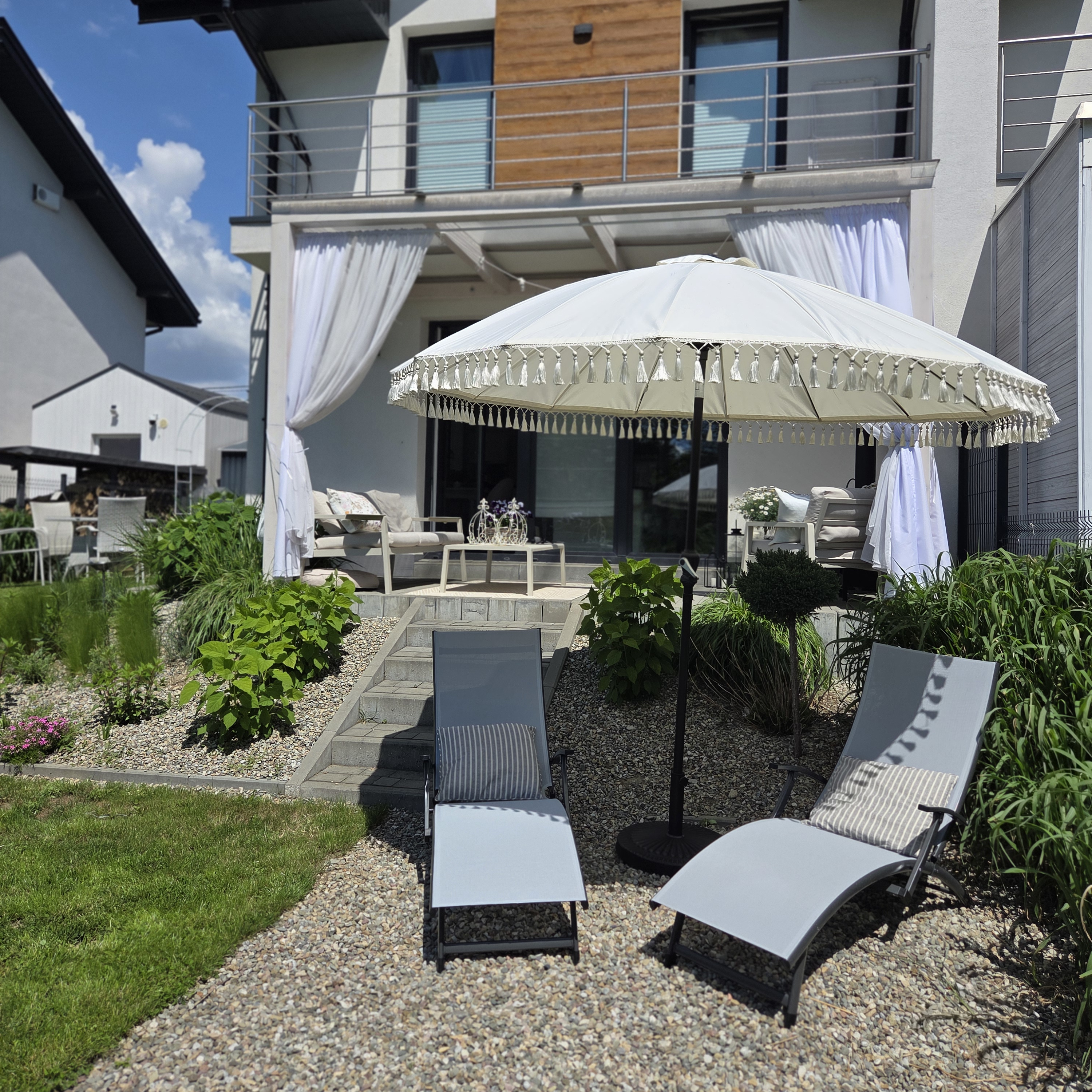 Hliníkové zahradní lehátko Bjørkka RELAX Grey fotografie realizace 1