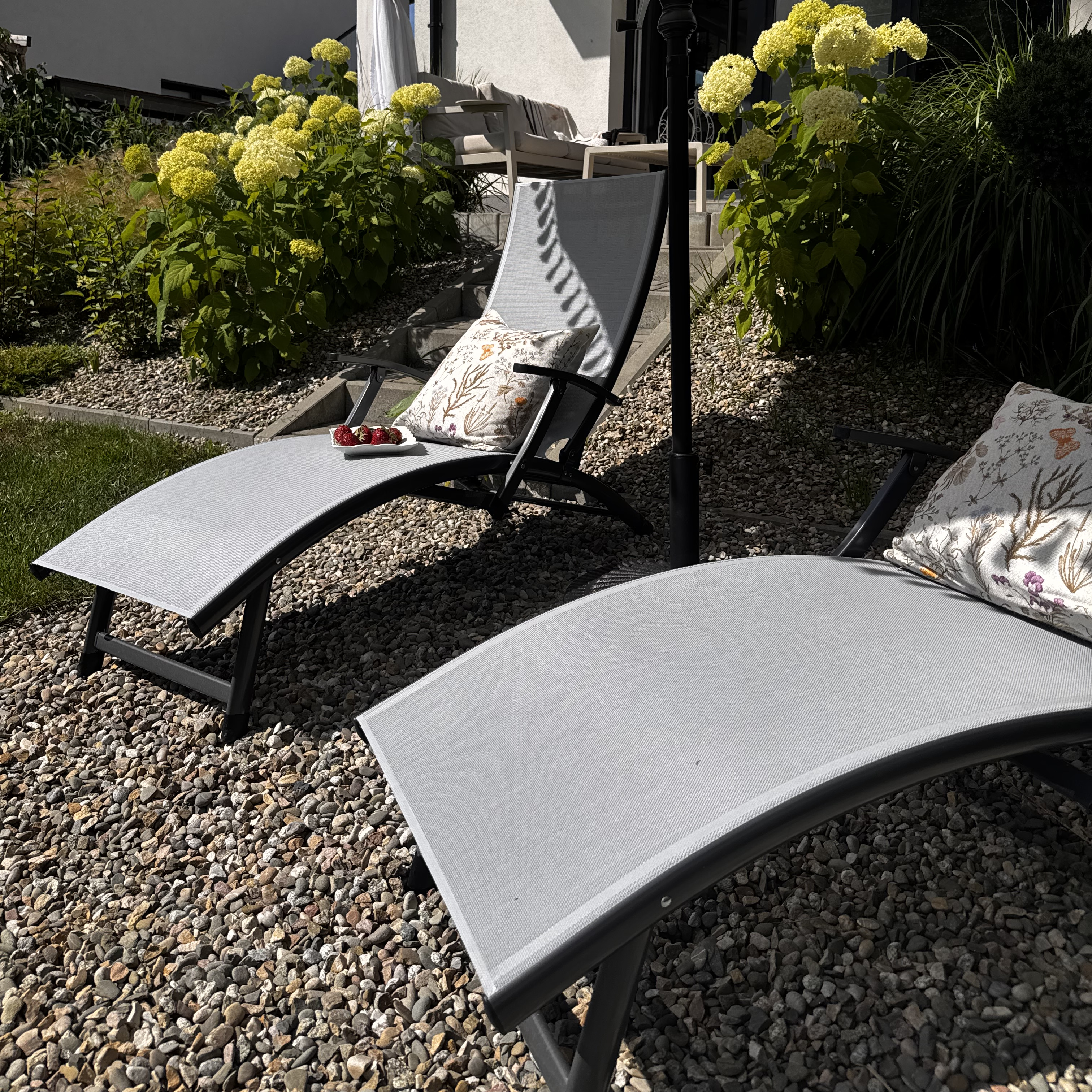 Hliníkové zahradní lehátko Bjørkka RELAX Grey fotografie realizace 5
