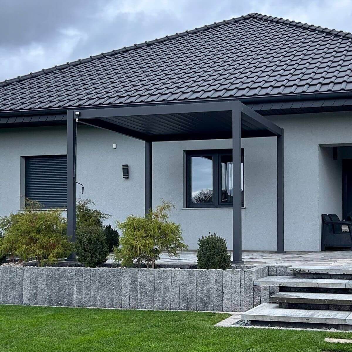 Hliníková pergola Gutroof Premium 3x3 m antracit fotografie realizace 2