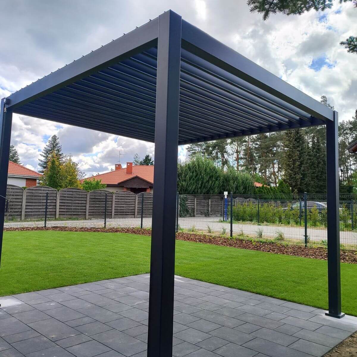 Hliníková pergola Gutroof Premium 3x3 m antracit fotografie realizace 6