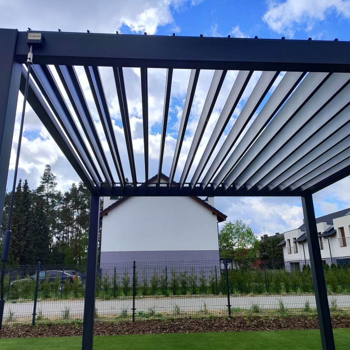 Hliníková pergola Gutroof Premium 3x3 m antracit fotografie realizace 7