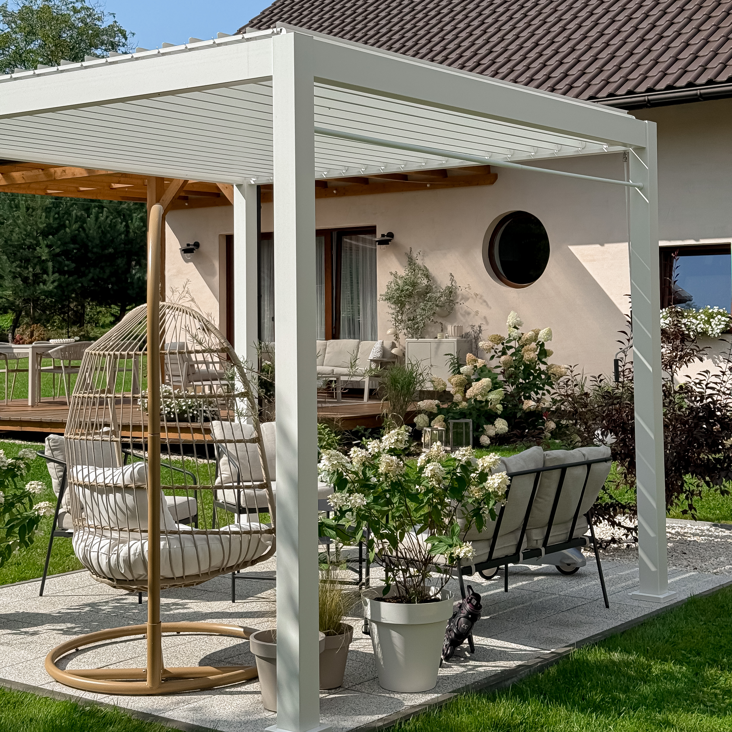 Hliníková pergola Gutroof Premium 3x3 m bílá fotografie realizace 4
