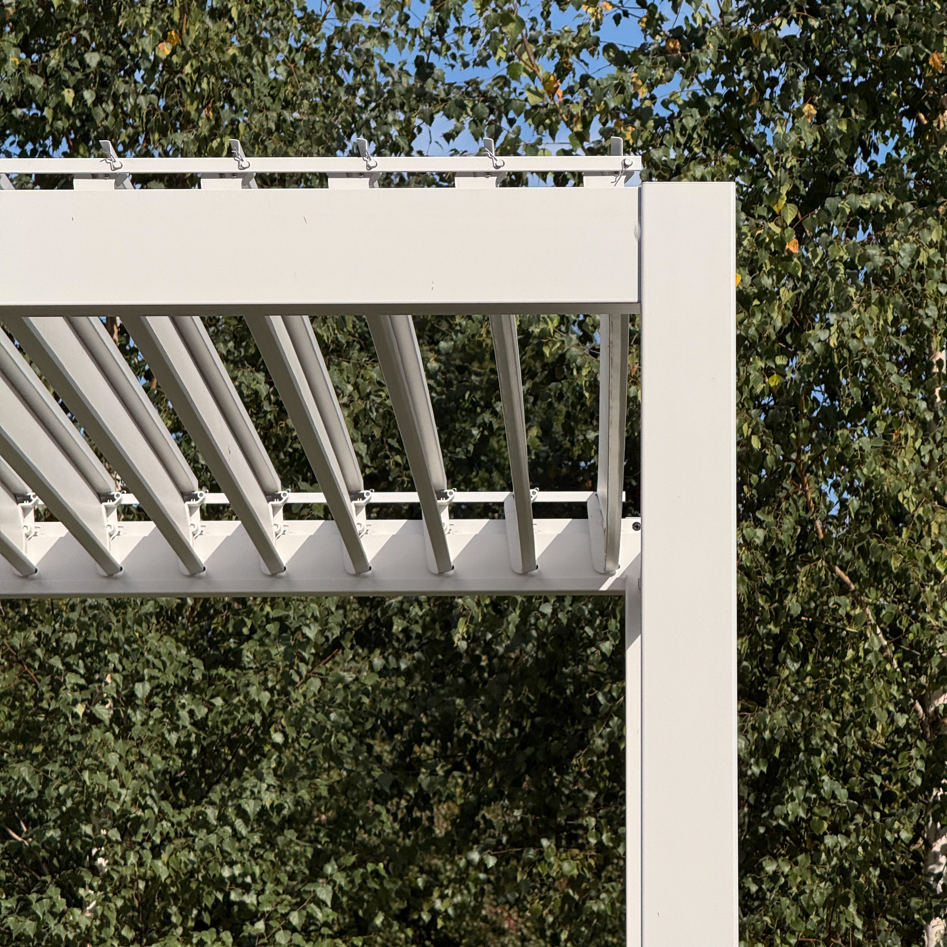 Hliníková pergola Gutroof Premium 3x3 m bílá fotografie realizace 6