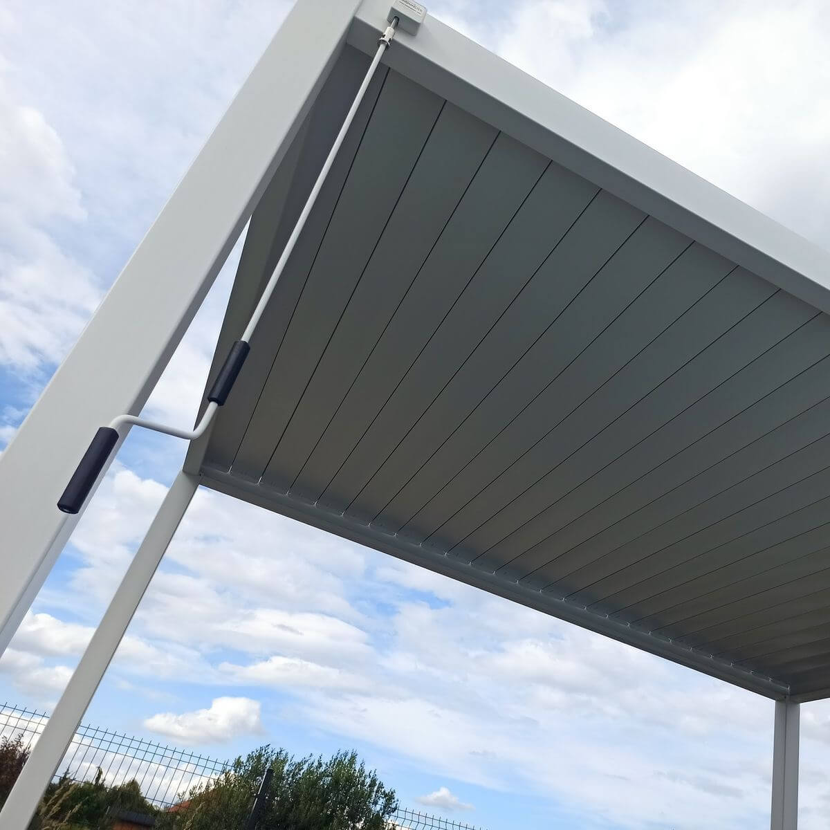 Hliníková pergola Gutroof Premium 3x4 m bílá fotografie realizace 3