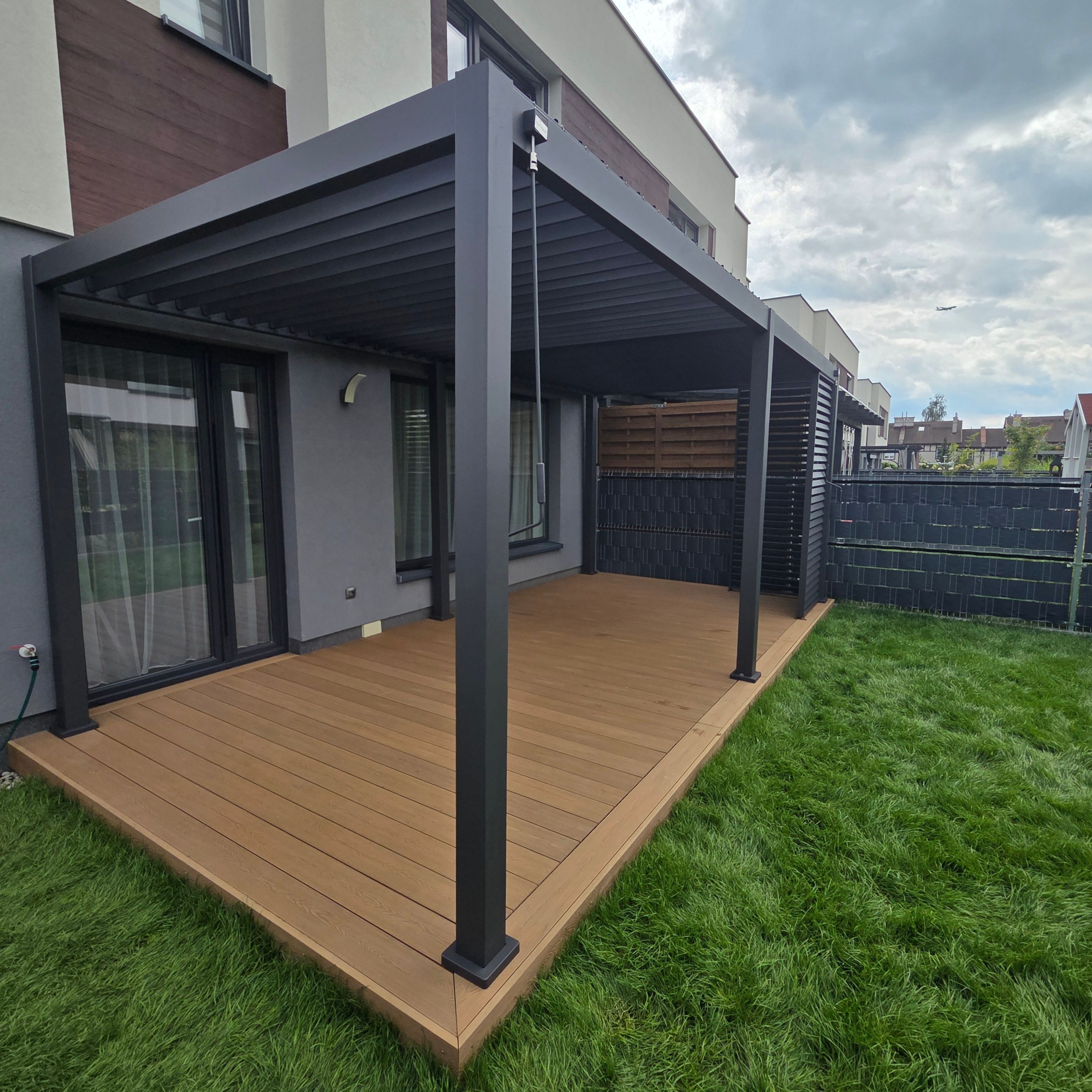 Hliníková pergola Gutroof Premium 3x6 m antracit fotografie realizace 11