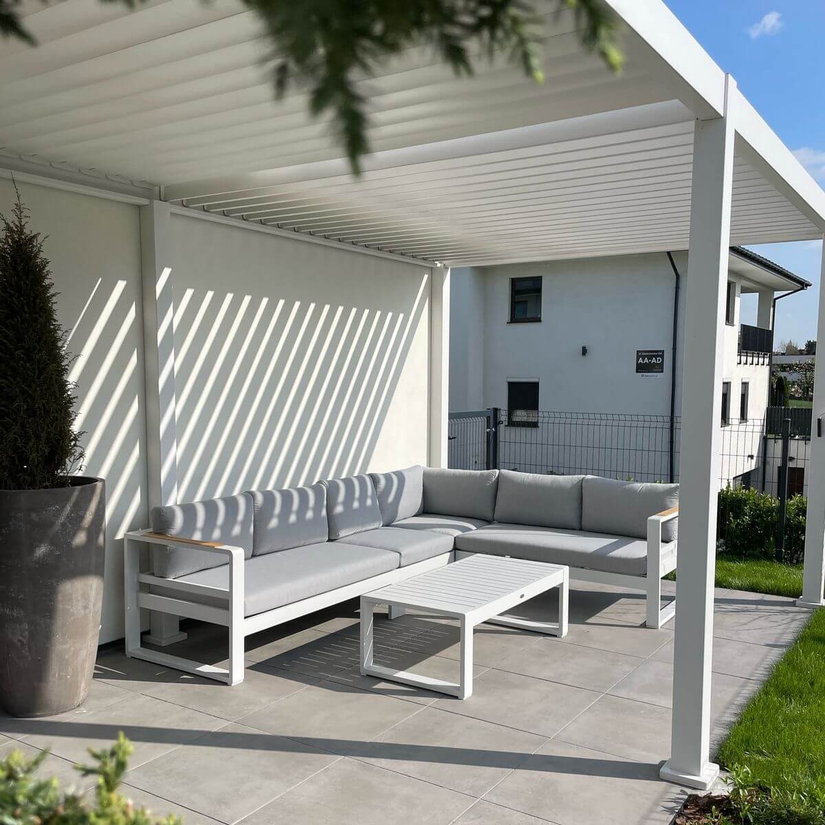 Hliníková pergola Gutroof Premium 3x6 m bílá fotografie realizace 1