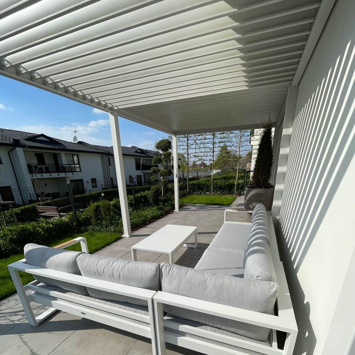 Hliníková pergola Gutroof Premium 3x6 m bílá fotografie realizace 10