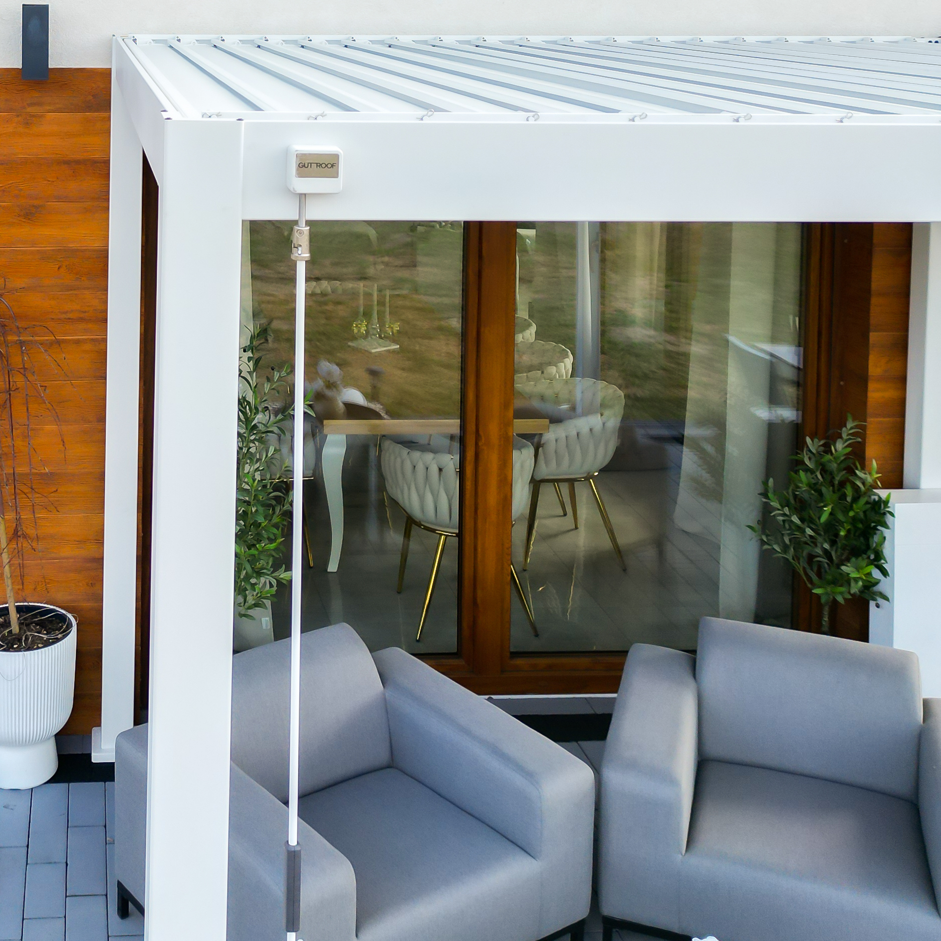 Hliníková pergola Gutroof Premium 3x6 m bílá fotografie realizace 9