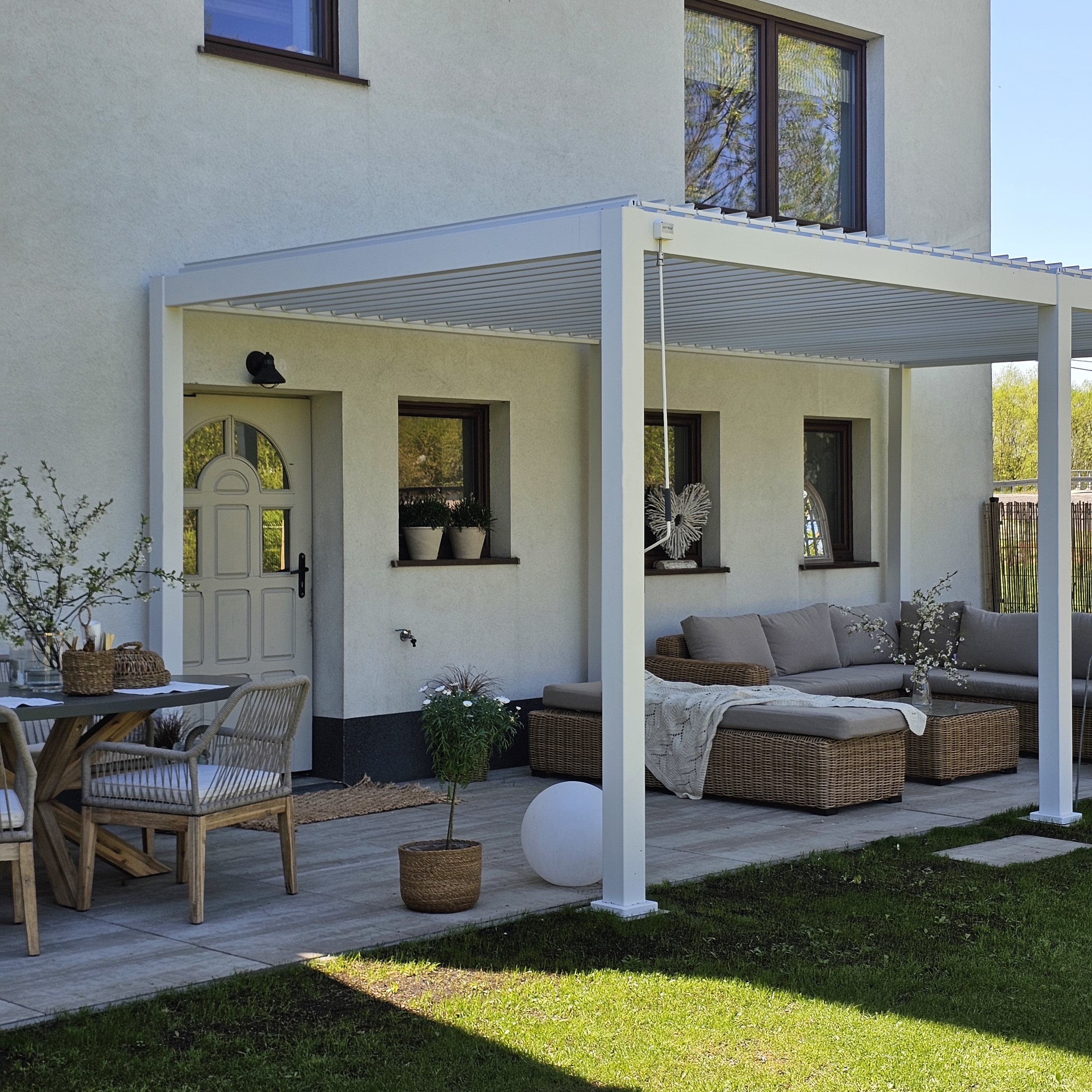 Hliníková pergola Gutroof Premium 3x6 m bílá fotografie realizace 3