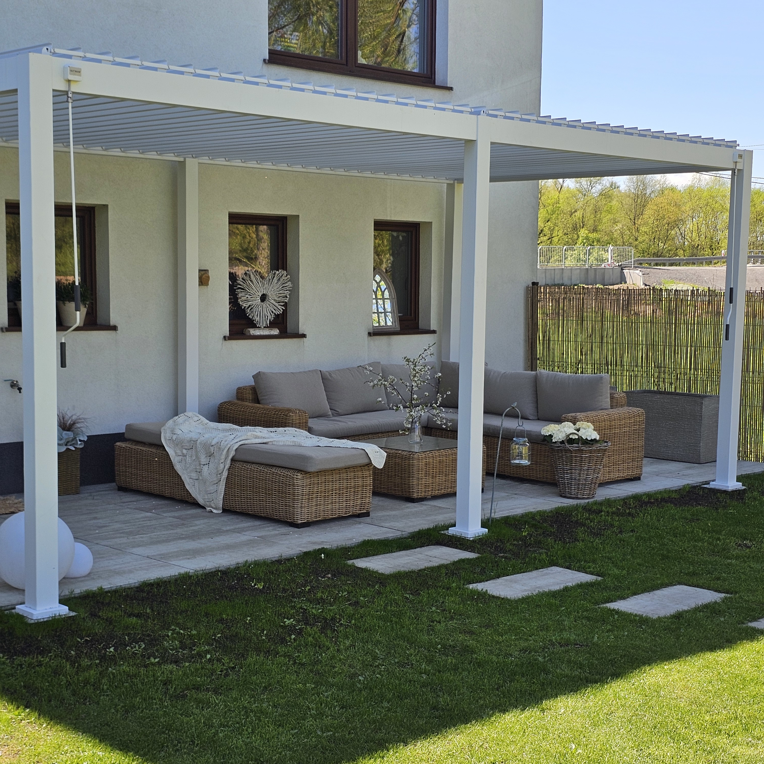 Hliníková pergola Gutroof Premium 3x6 m bílá fotografie realizace 6