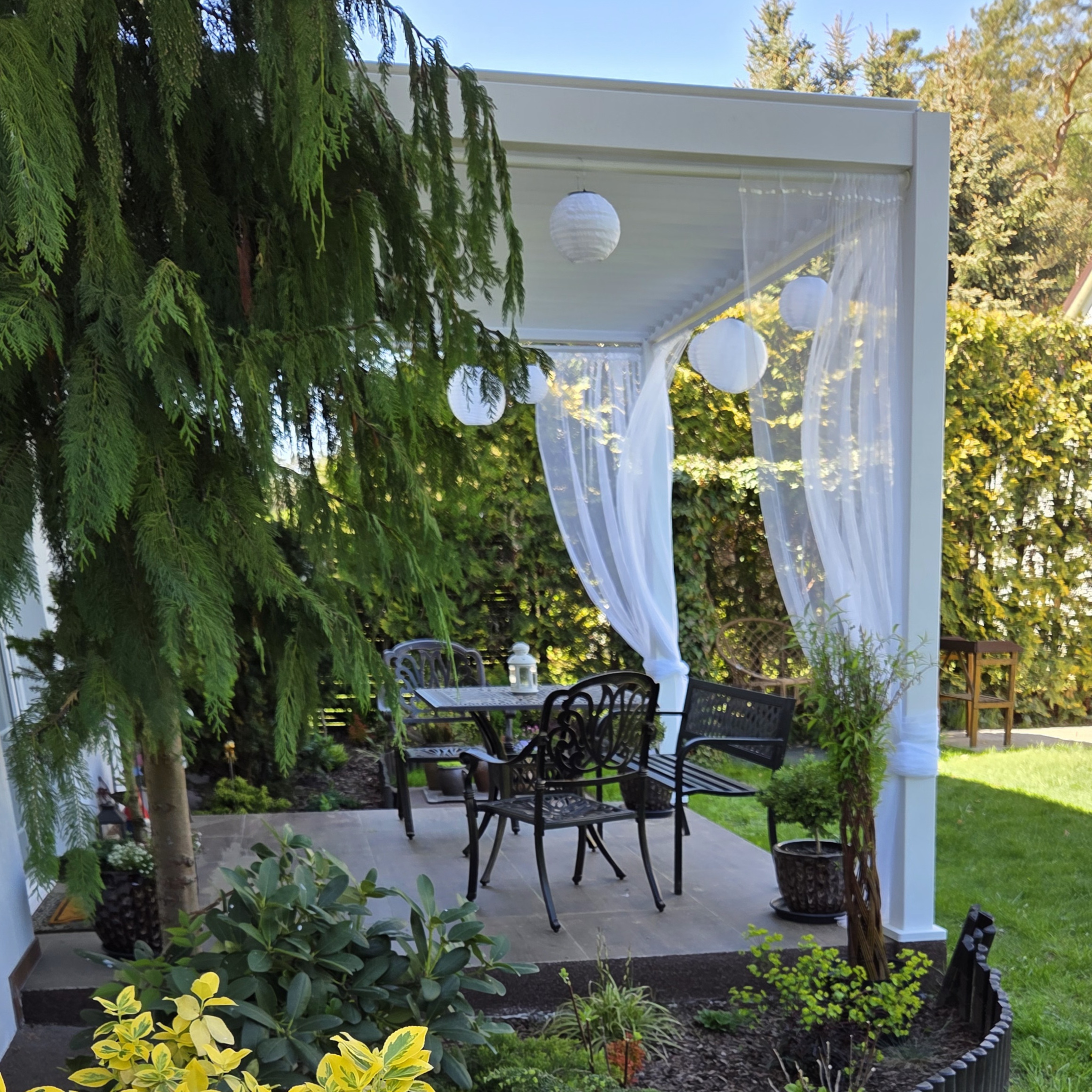 Hliníková pergola ke stěně Gutroof Premium 3x3 m bílá fotografie realizace 1