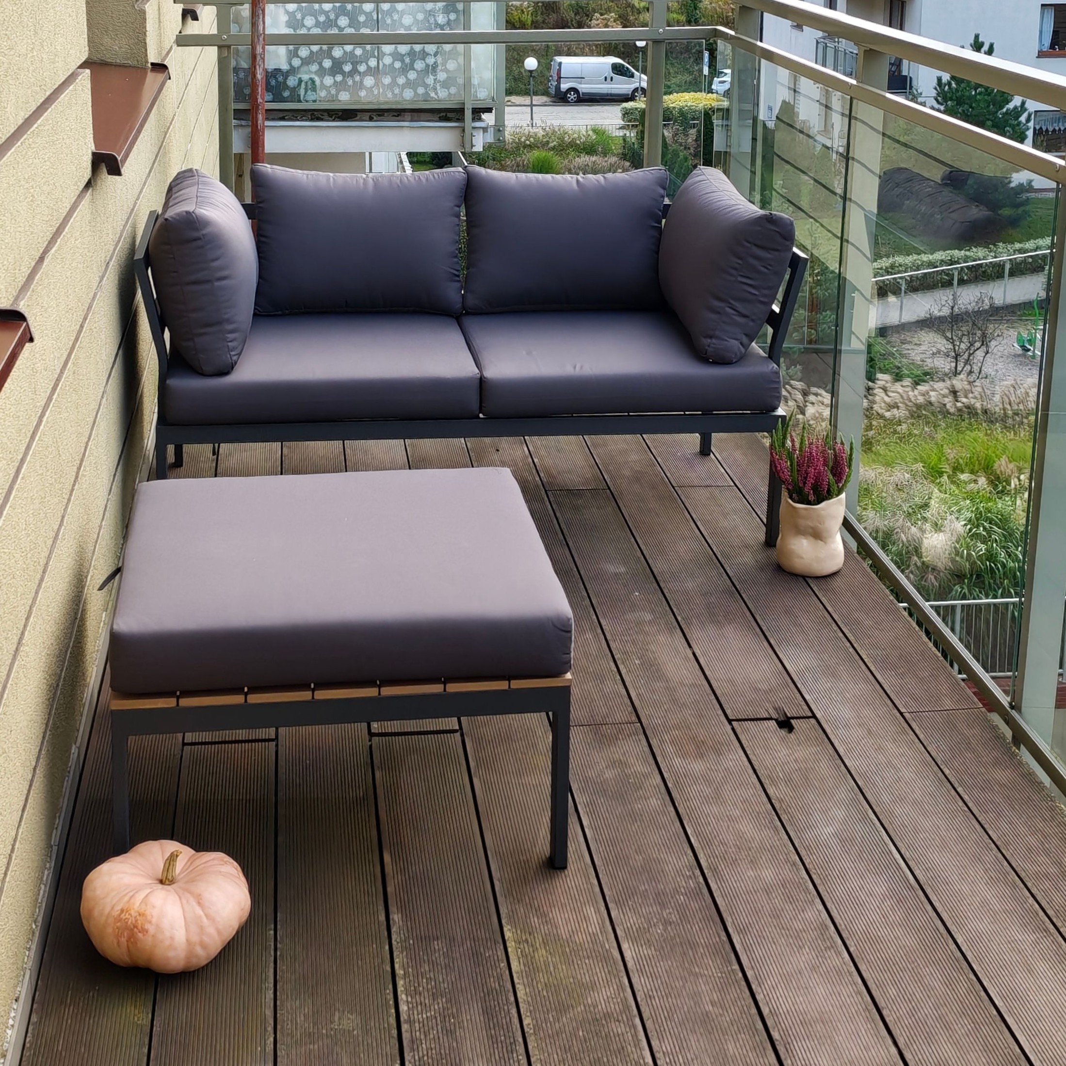 Kovová zahradní sestava Bjørkka Java Dark Grey fotografie realizace 8