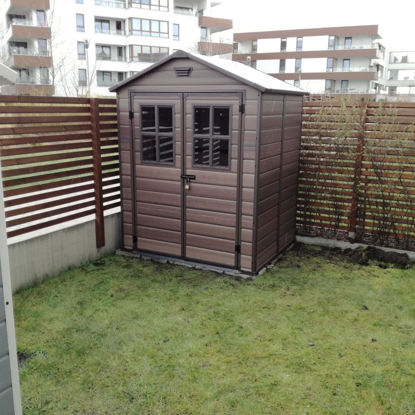 Zahradní domek Keter MANOR 6x5 DD – tmavě šedý fotografie realizace 3