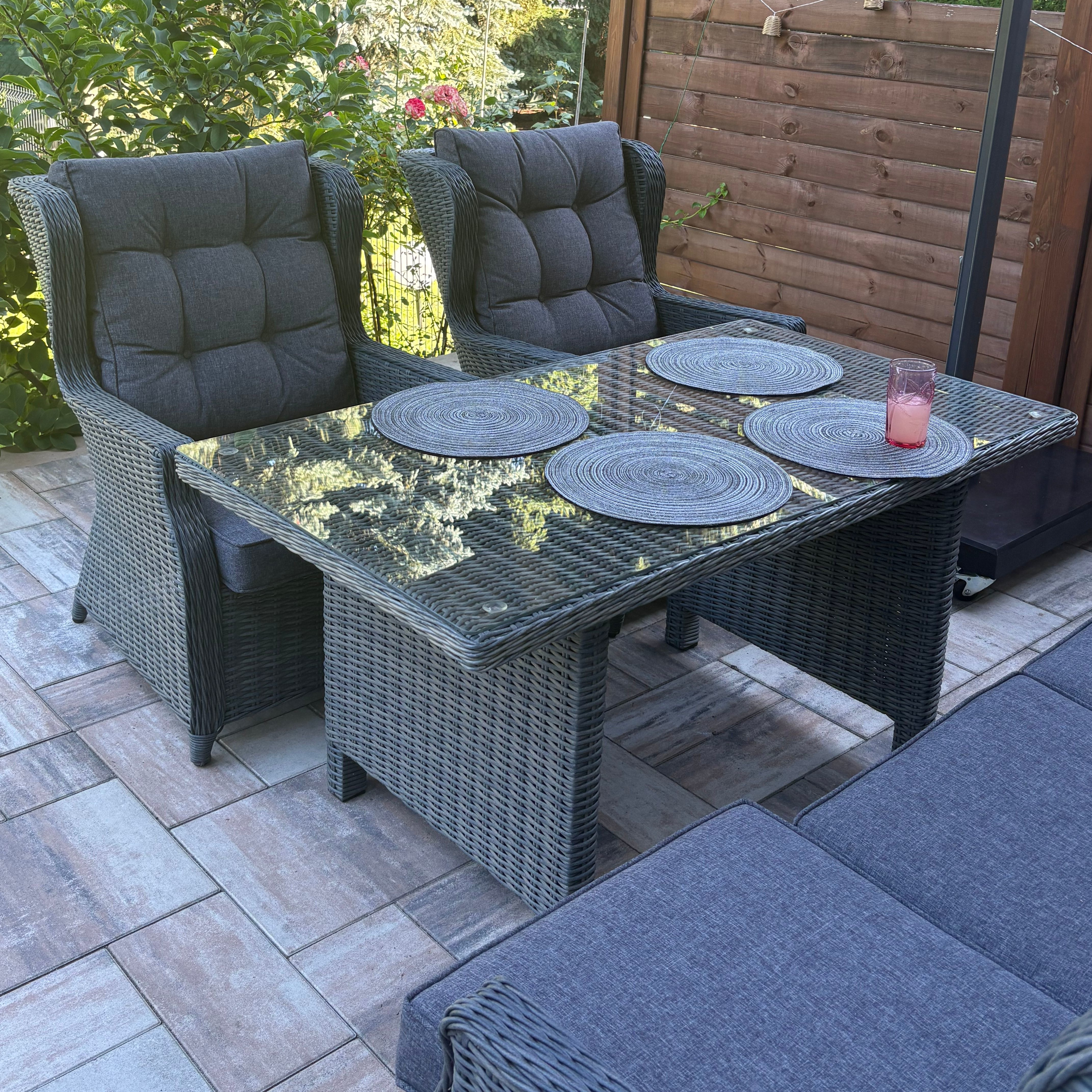 Zahradní sestava Bjørkka Trivento Dining 3 Dark Grey fotografie realizace 1