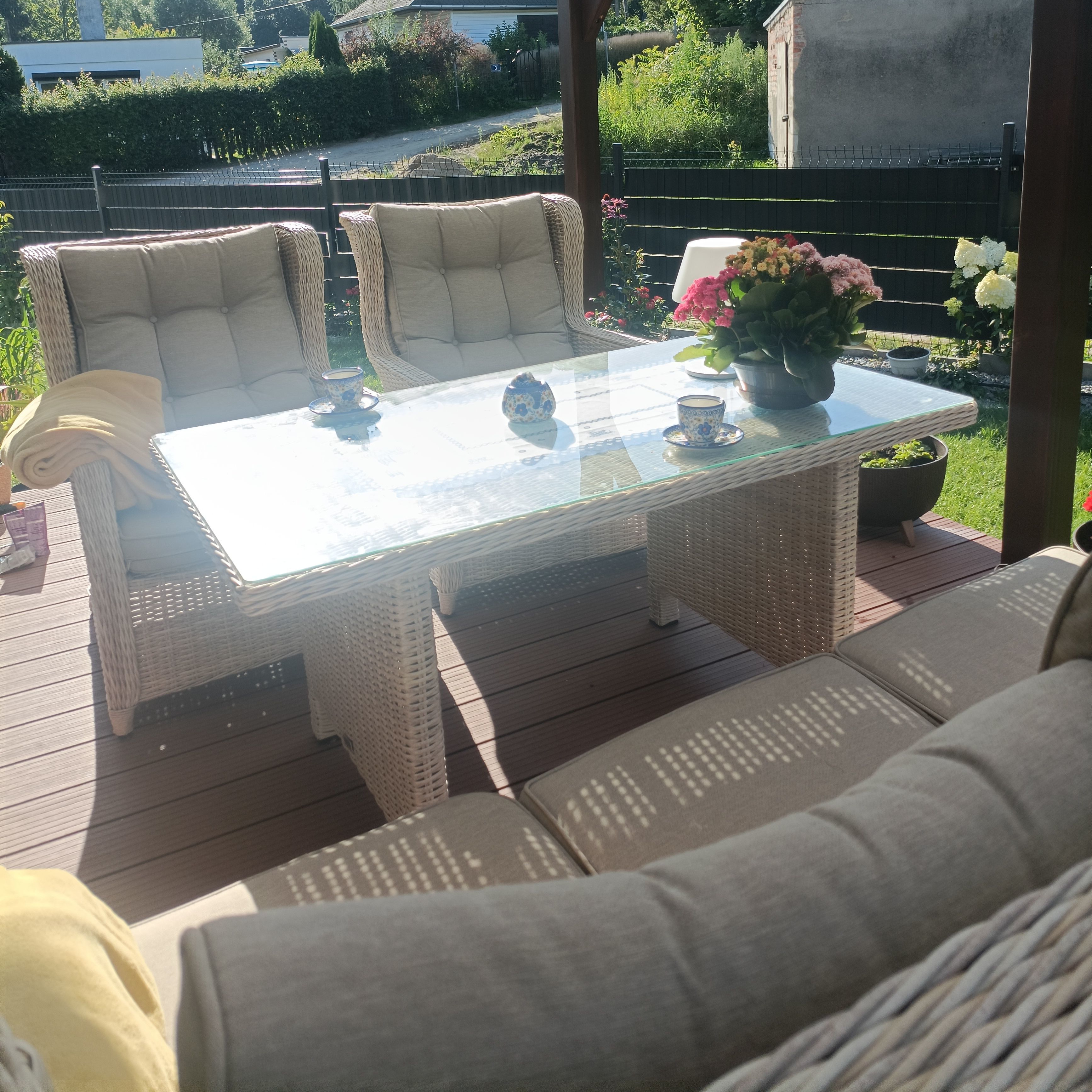 Zahradní sestava Bjørkka Trivento Dining 3 Beige fotografie realizace 2