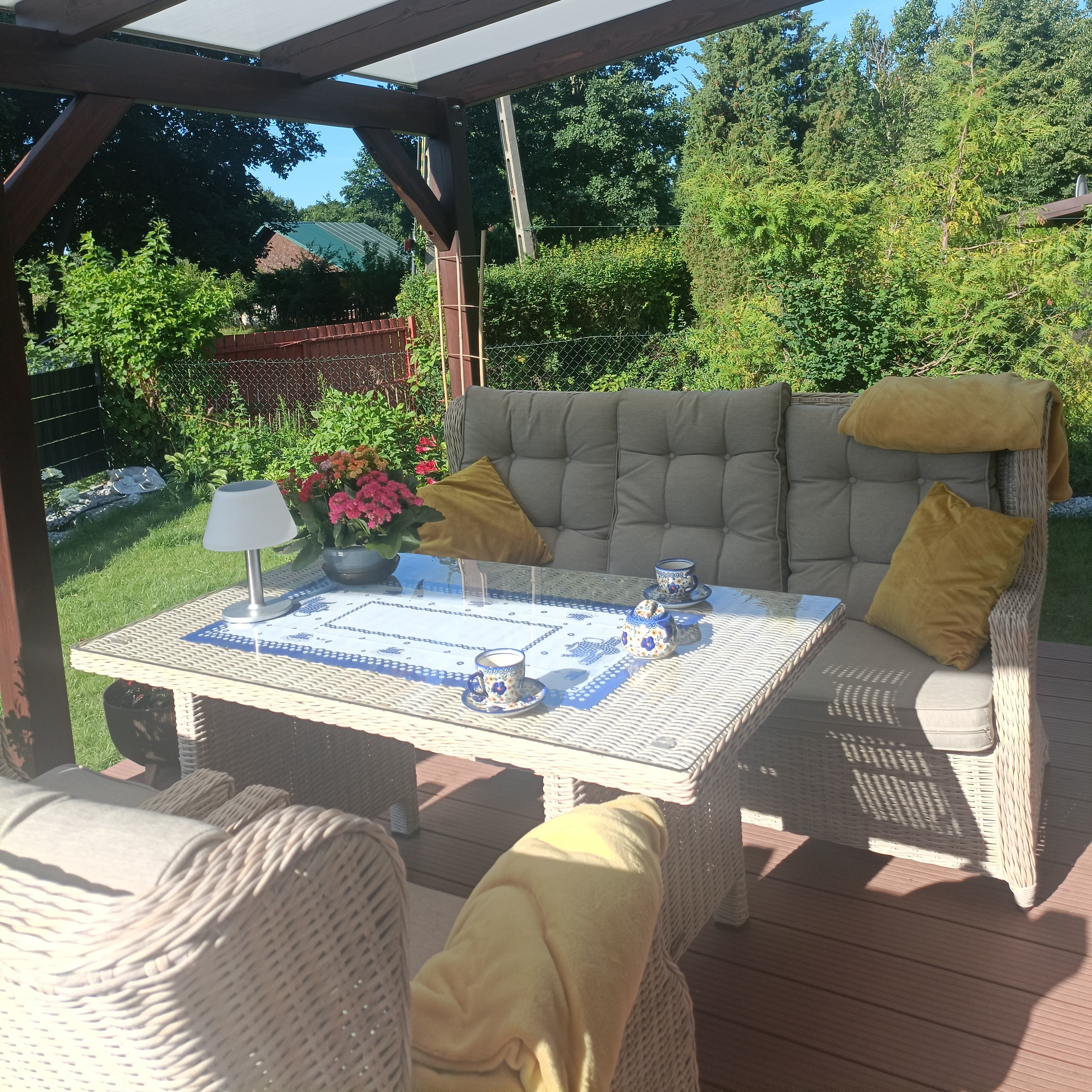 Zahradní sestava Bjørkka Trivento Dining 3 Beige fotografie realizace 5