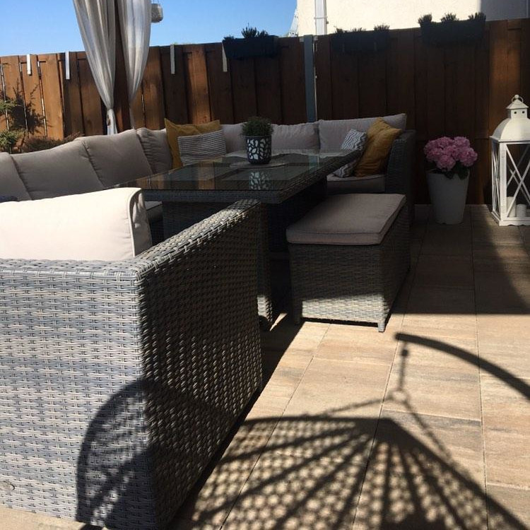 Zahradní rohová sestava Bjørkka Moniz Dining Plus Brown fotografie realizace 2