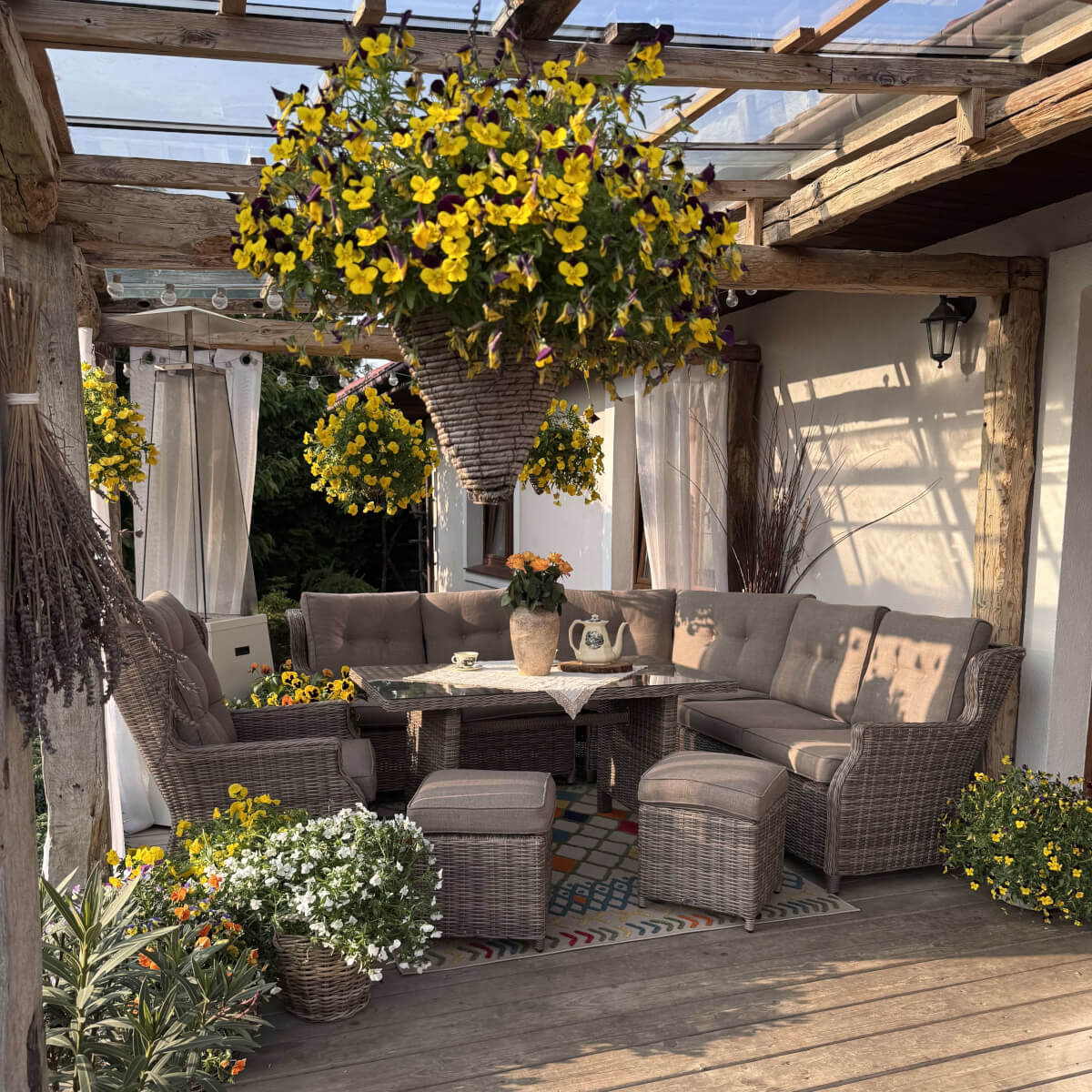 Zahradní rohová sestava Bjørkka TRIVENTO DINING hnědá fotografie realizace 4