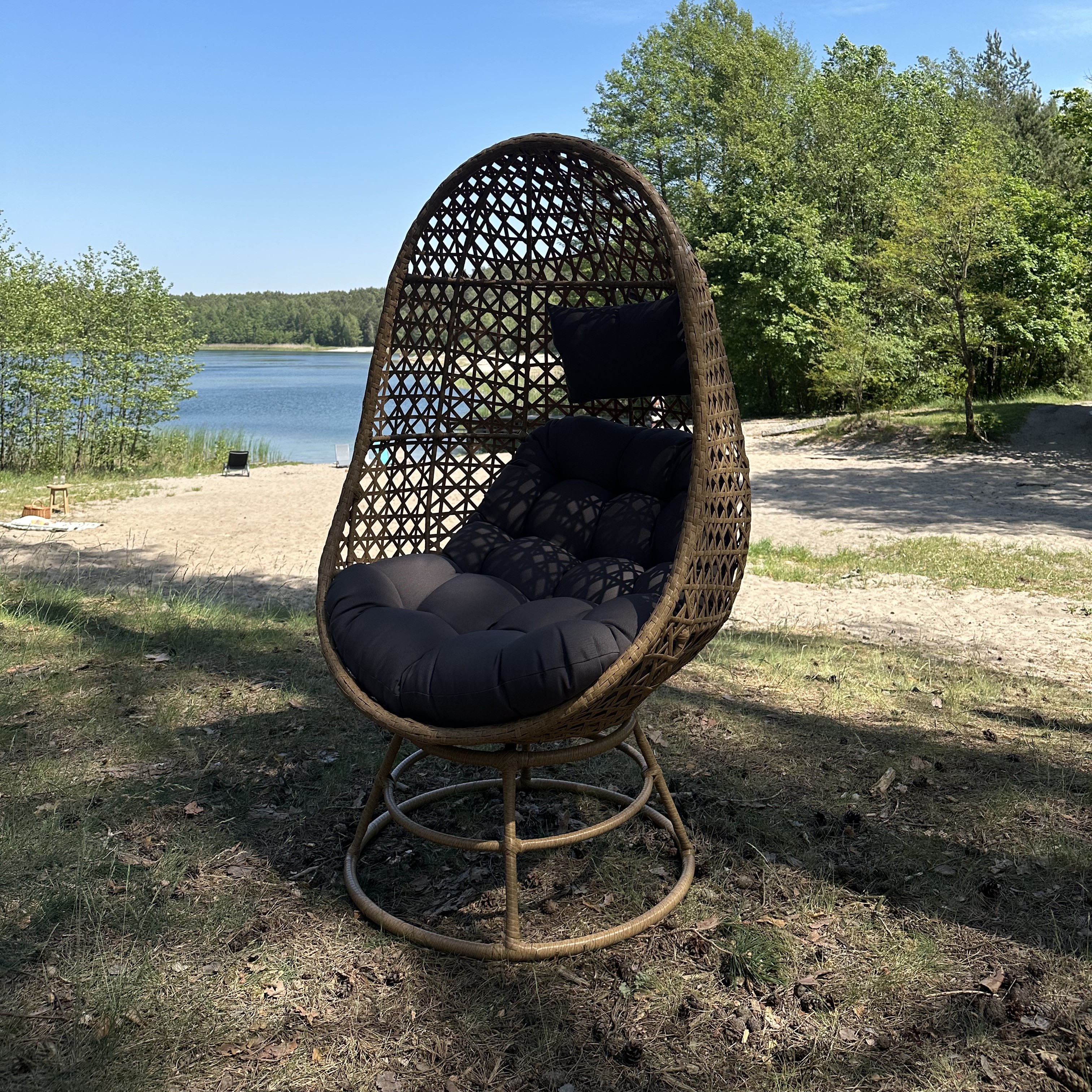 Otočné zahradní křeslo Bjørkka Holiday Beige fotografie realizace 1