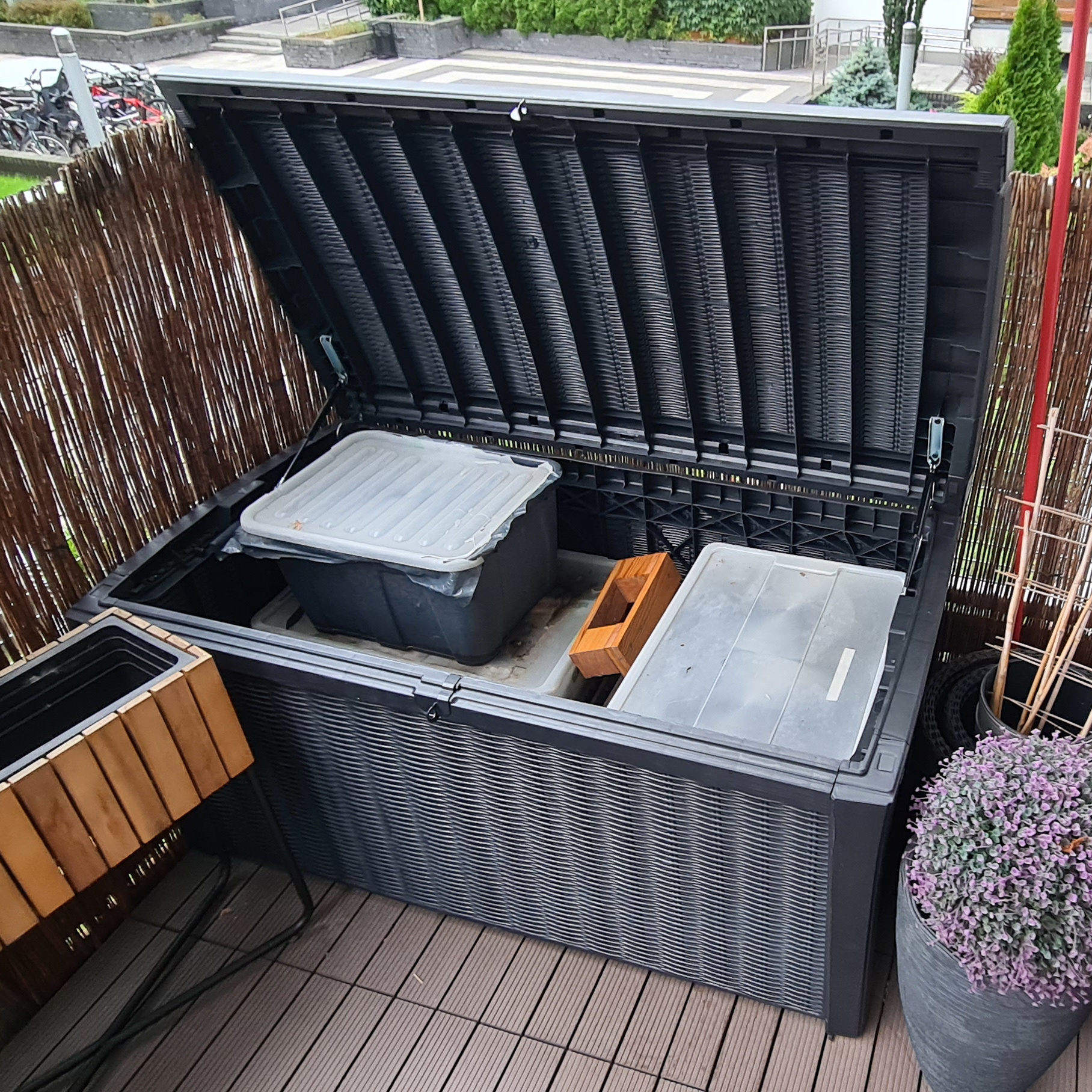 Zahradní úložný box Keter Borneo 416 l, grafit fotografie realizace 5