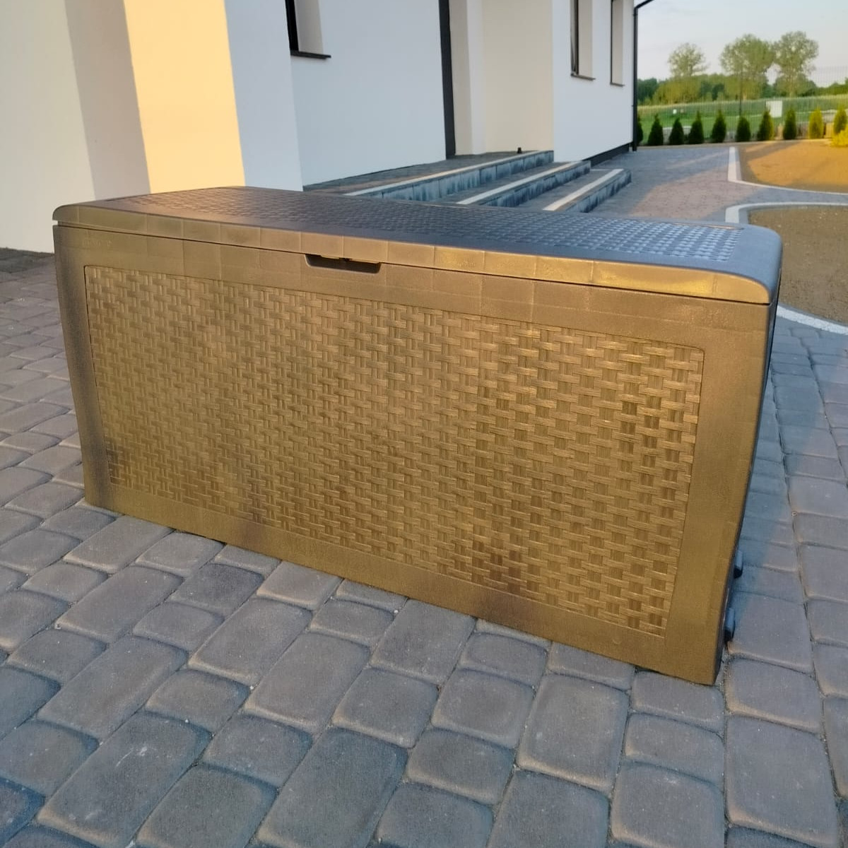 Zahradní úložný box Keter Samoa Rattan 270l grafit fotografie realizace 1