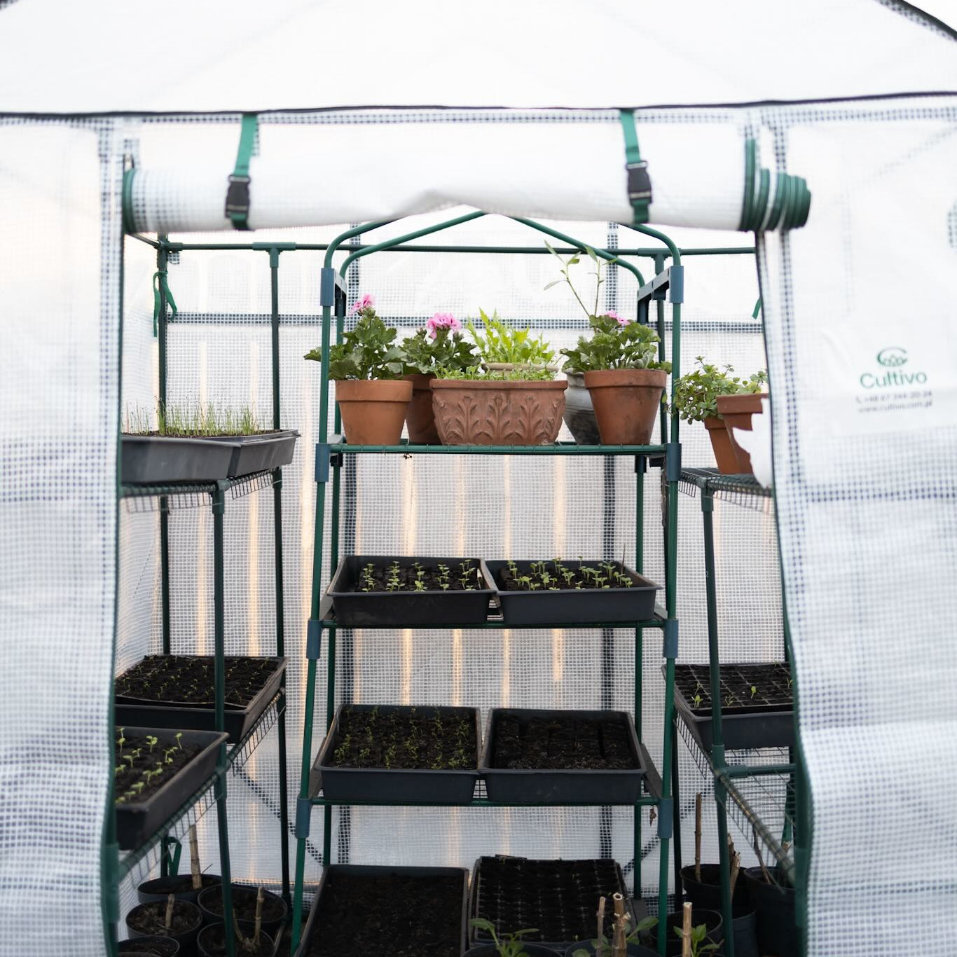 Fóliovník Cultivo s 8 policemi 140x140 cm bílý fotografie realizace 4
