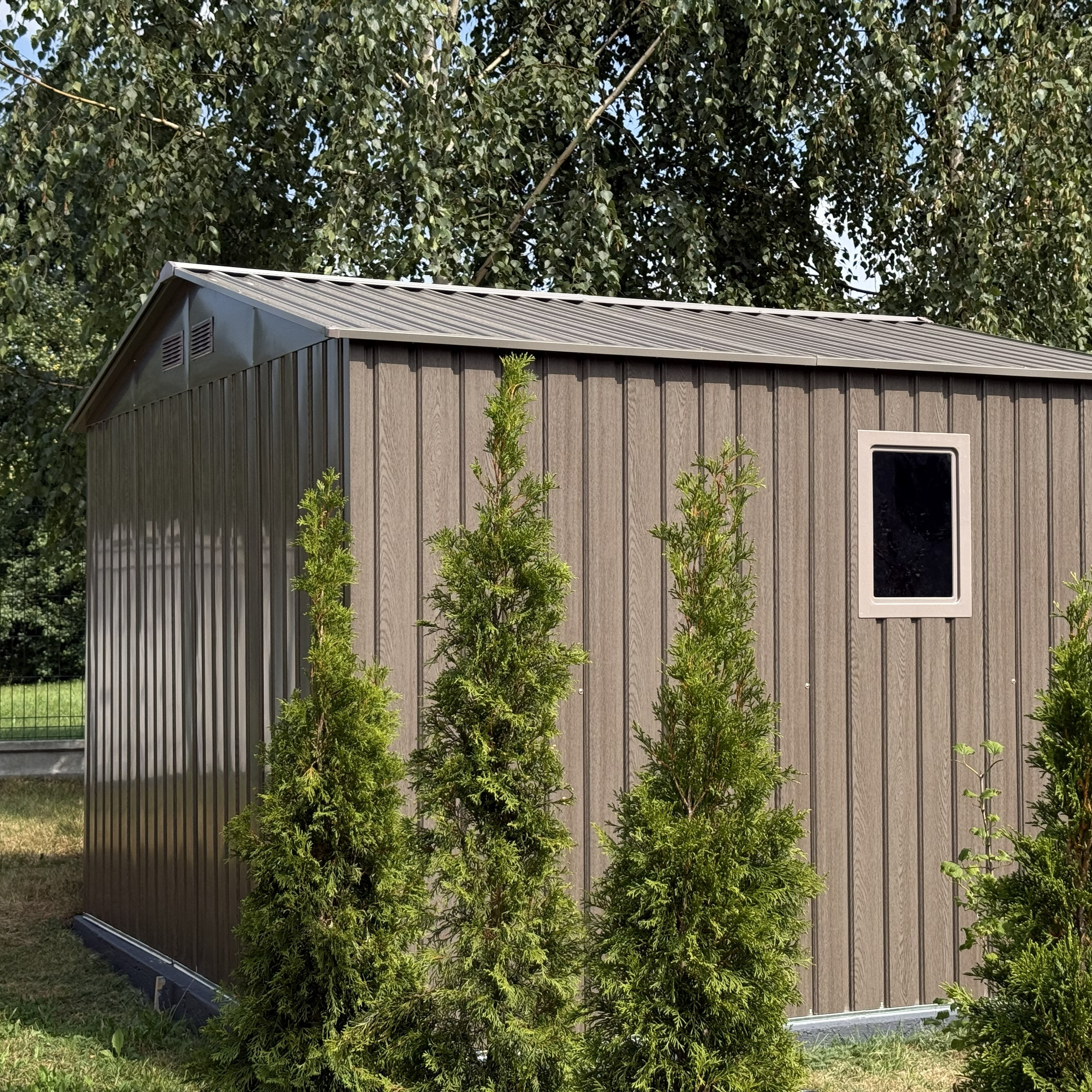Kovový zahradní domek Hardmaister HUDSON 277x255 cm fotografie realizace 4