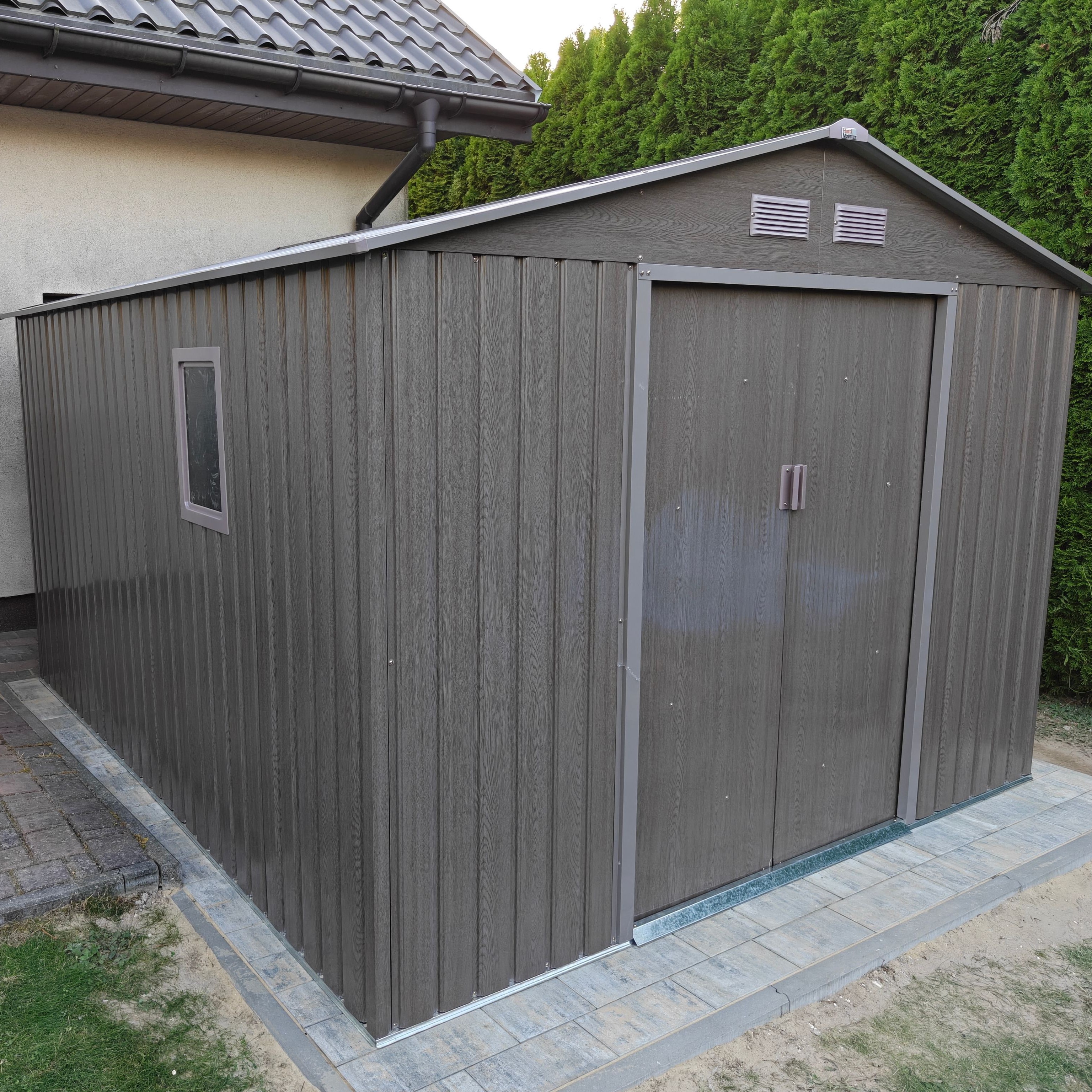 Kovový zahradní domek HUDSON 277x319 cm Light Wood fotografie realizace 1