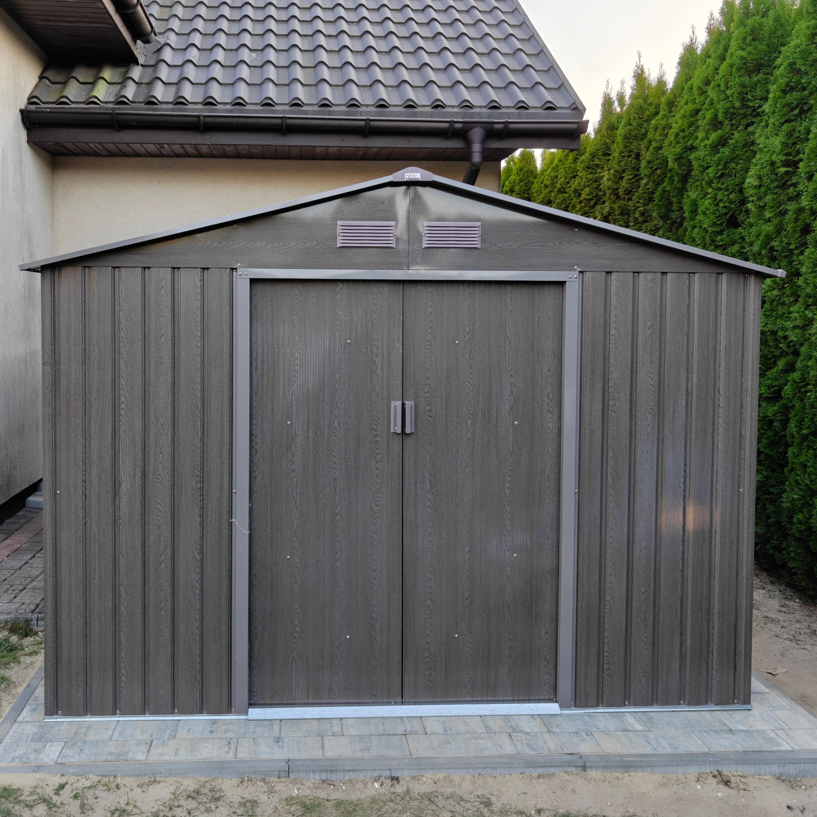 Kovový zahradní domek HUDSON 277x319 cm Light Wood fotografie realizace 2