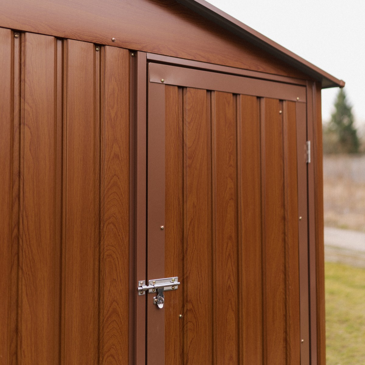 Kovový domek na nářadí FALCON 340x194 cm Walnut - Hardmaister fotografie realizace 2