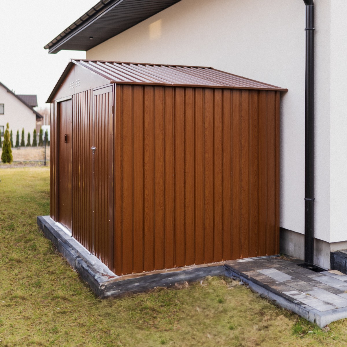 Kovový domek na nářadí FALCON 340x194 cm Walnut - Hardmaister fotografie realizace 4