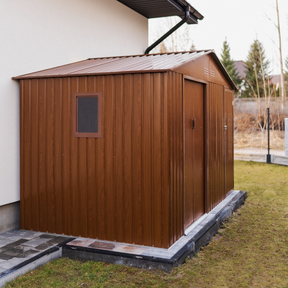Kovový domek na nářadí FALCON 340x194 cm Walnut - Hardmaister fotografie realizace 6